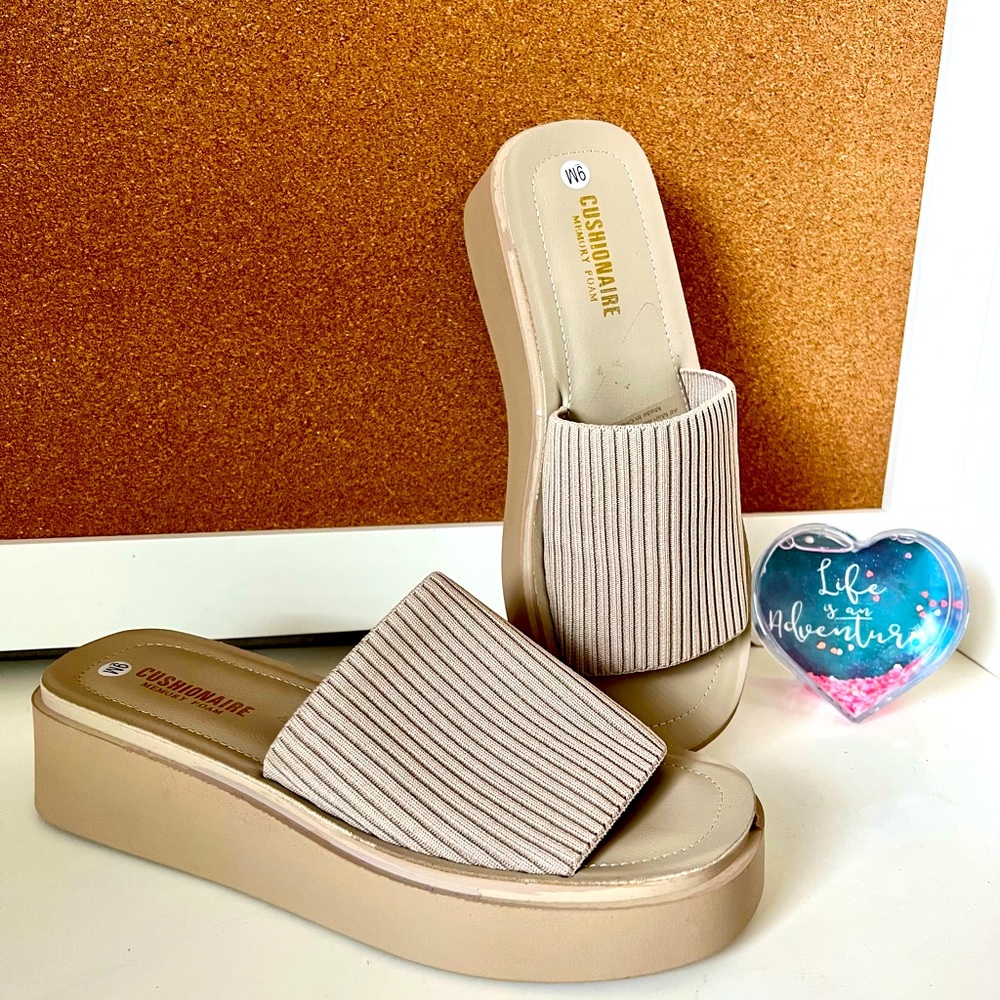 Cushionaire platform sandals size 9M